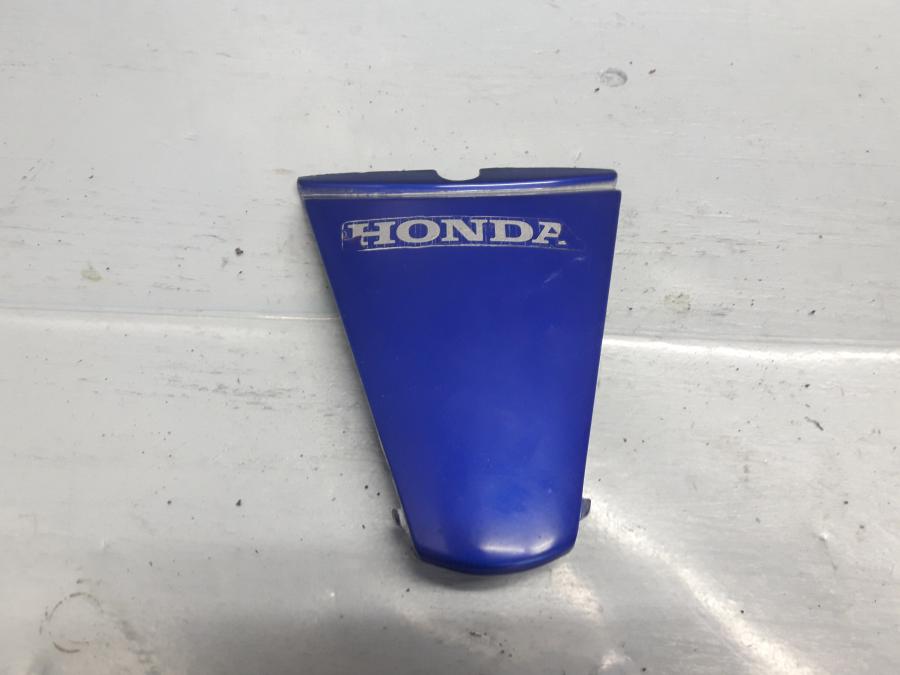 Framsidan på Bakvinge från en Honda CBR 125 R -2008 motorcykel.