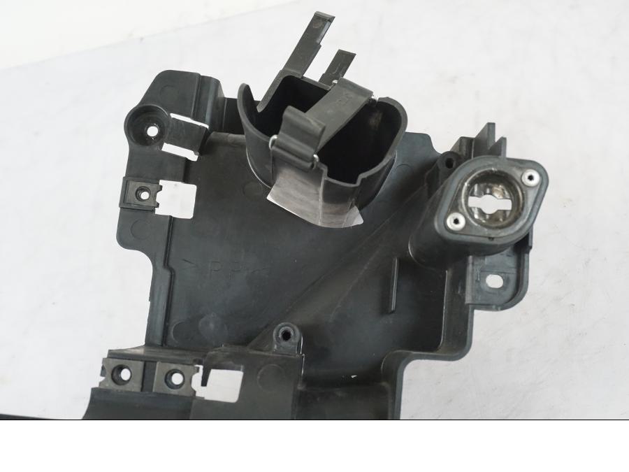 Vänster sida på Plast från en Yamaha XVS 1100 -2004 motorcykel.