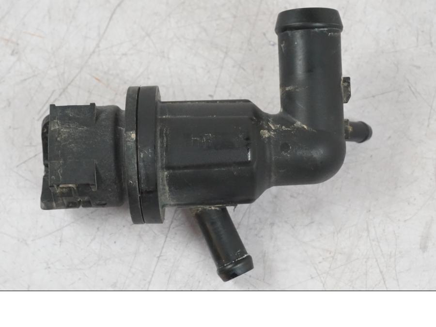 Snett uppifrån på Vattentermostathus från en BMW R 1200 GS -2018 motorcykel.