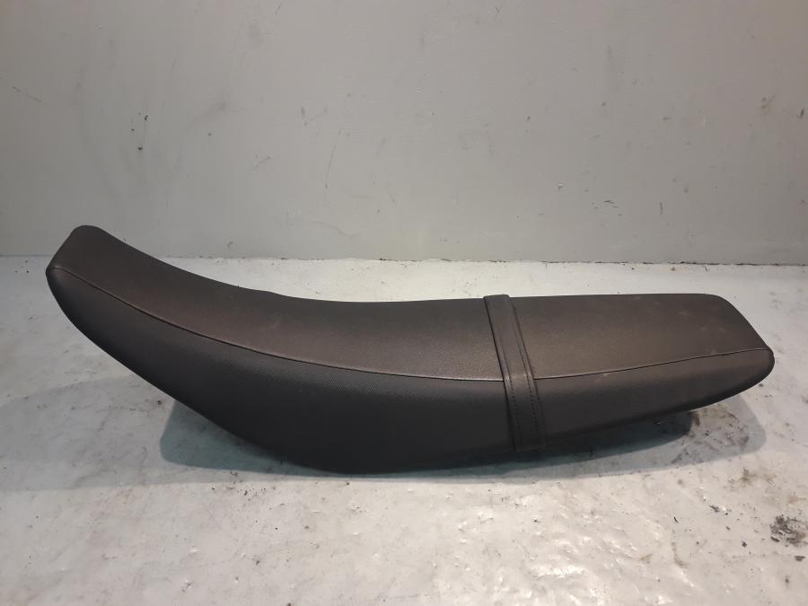 Baksidan på Sadel från en Yamaha WR 125 -2010 motorcykel.