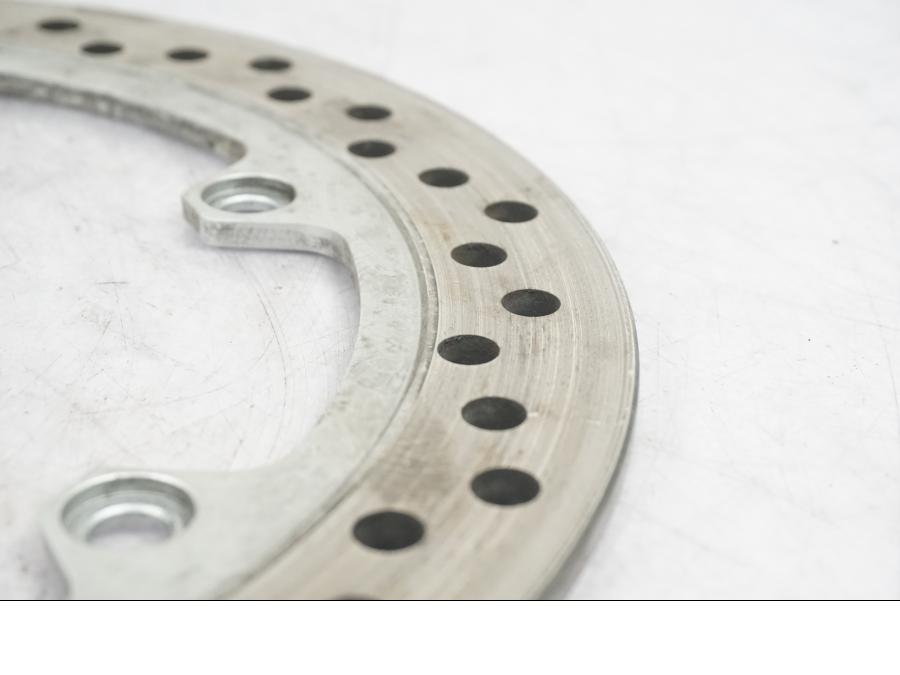 Baksidan på Bromsskiva från en Honda CTX 1300 -2014 motorcykel.