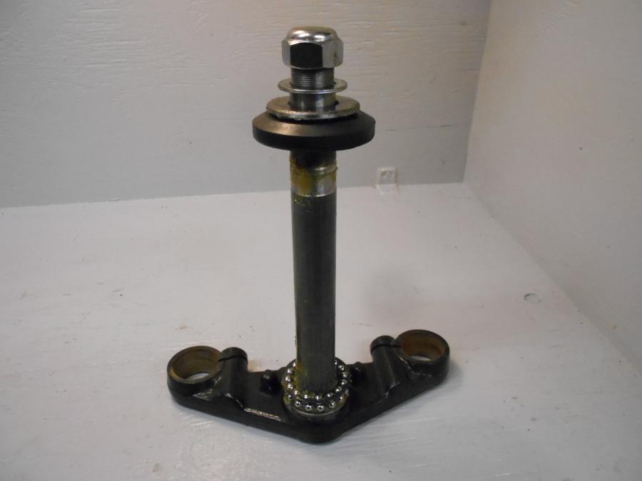 Framsidan på Gaffelkrona från en Yamaha YZF-R 125 -2012 motorcykel.