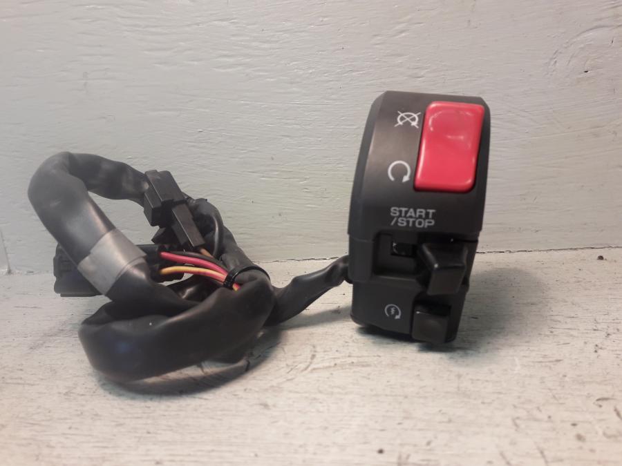 Framsidan på Styrelreglage från en Kawasaki ZX-6R -2008 motorcykel.