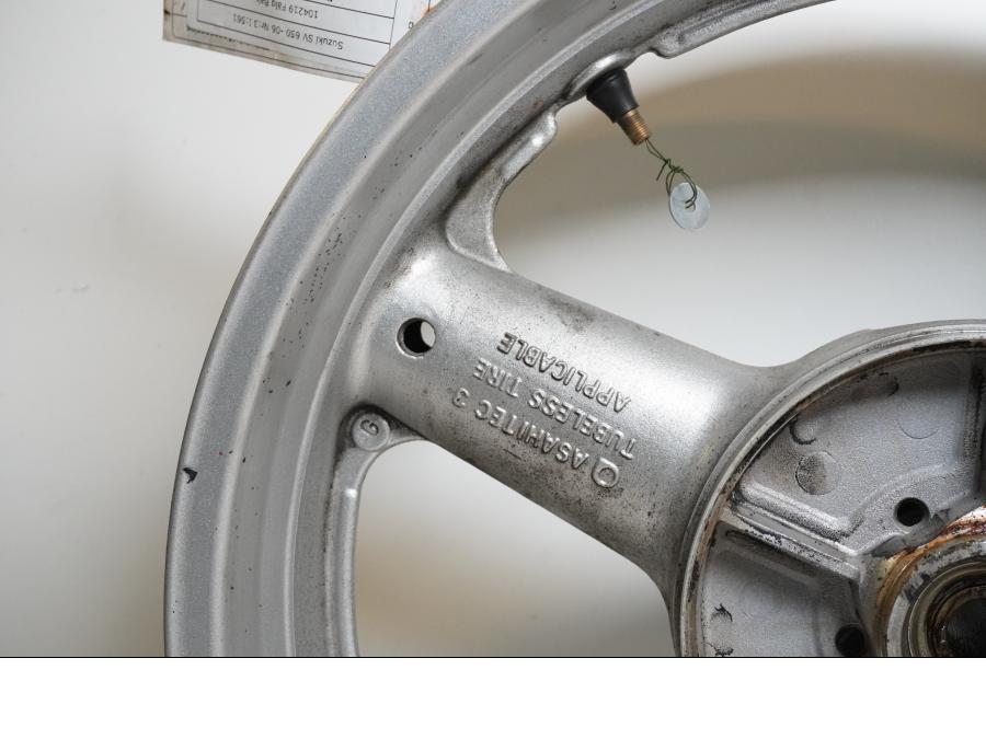 Extrabild5 på Fälg från en Suzuki SV 650 -2006 motorcykel.