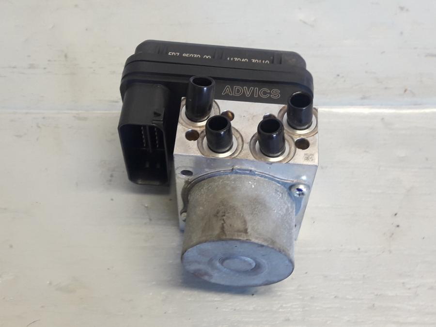 Framsidan på ABS Modulator från en Yamaha MT 125 -2017 motorcykel.