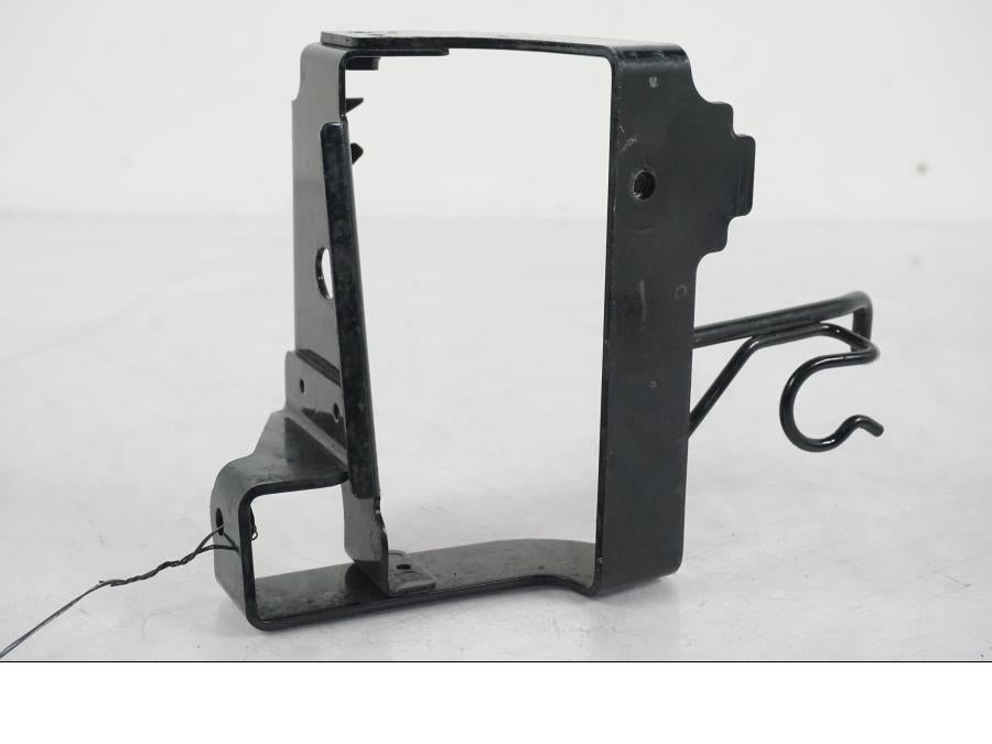 Vänster sida på ABS Låda från en Kawasaki ER-6N ABS -2010 motorcykel.