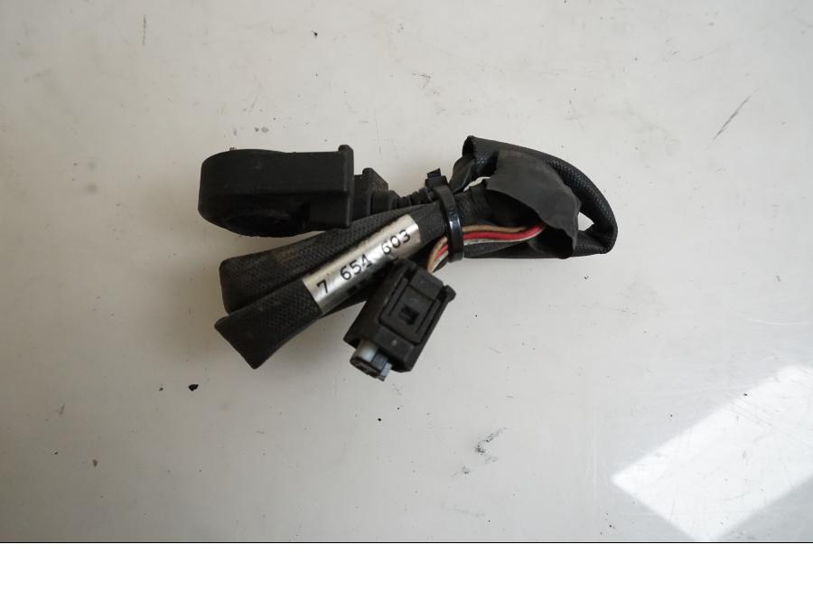 Baksidan på Sidostödsbrytare från en BMW K 1200 S -2007 motorcykel.