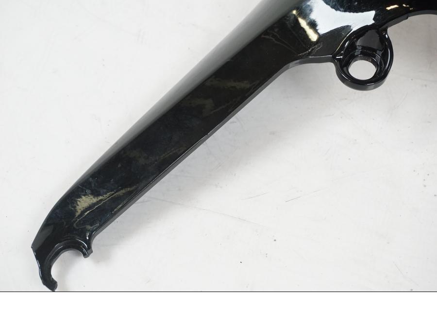 Höger sida på Bensintankskåpa från en KTM 1290 Super Duke R EVO -2023 motorcykel.