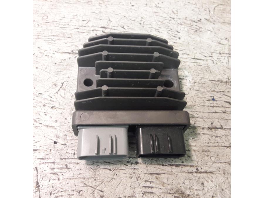 Framsidan på Likriktare från en Ducati Multistrada 1260 -2019 motorcykel.