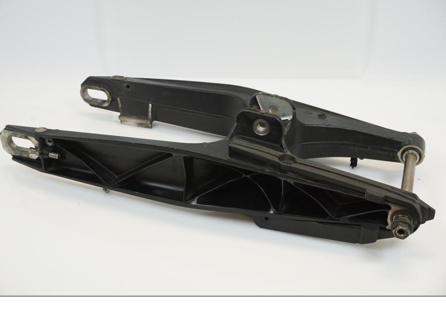 Snett nerifrån på Sving från en KTM 690 Duke -2012 motorcykel.