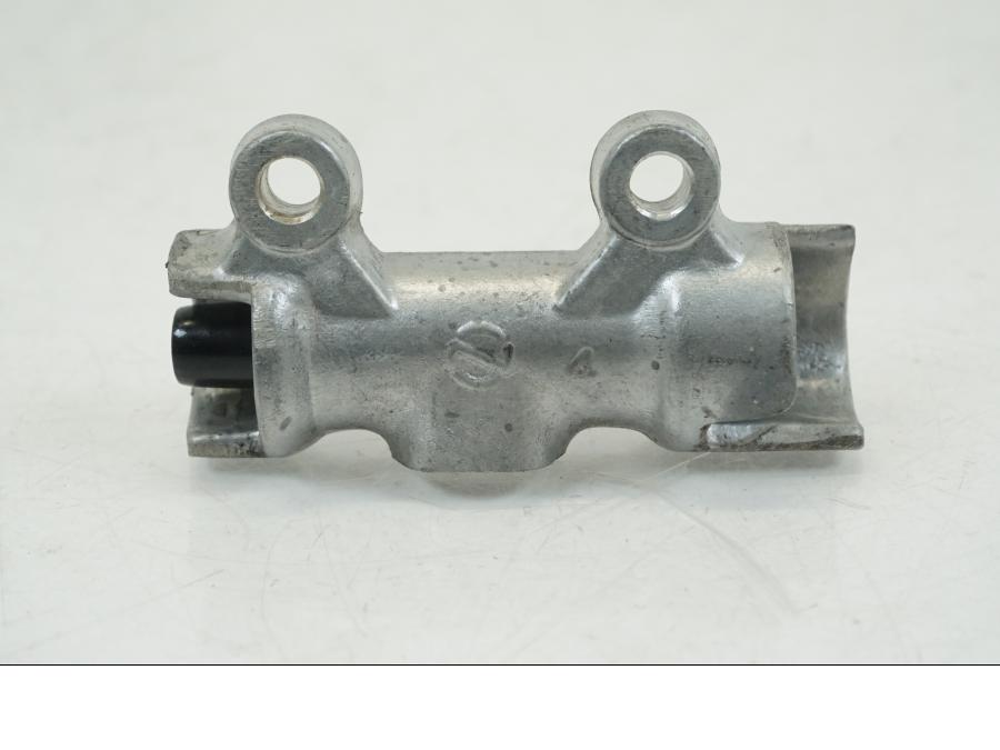 Vänster sida på Bromsfördelare från en Honda CB 750 -2002 motorcykel.