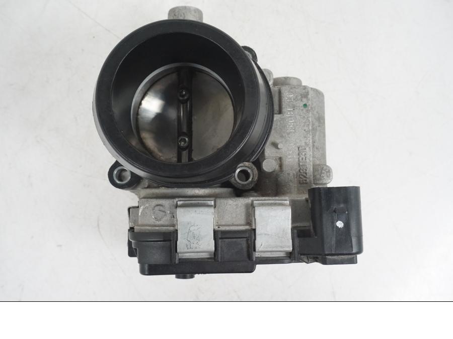 Snett uppifrån på Spjällhus från en Ducati Hyperstrada -2013 motorcykel.