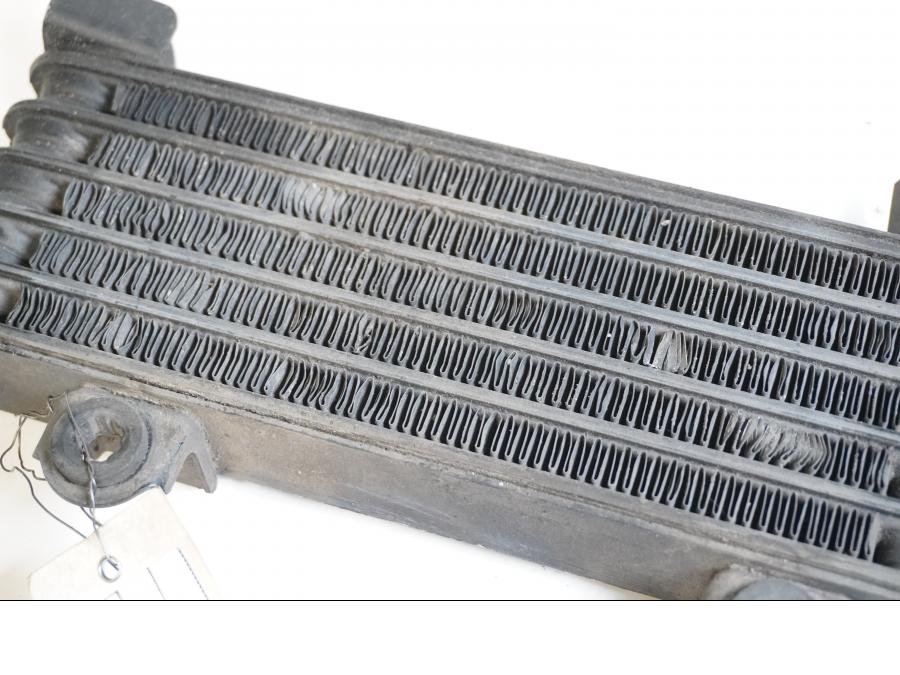 Baksidan på Oljekyl från en Suzuki SV 1000 -2005 motorcykel.