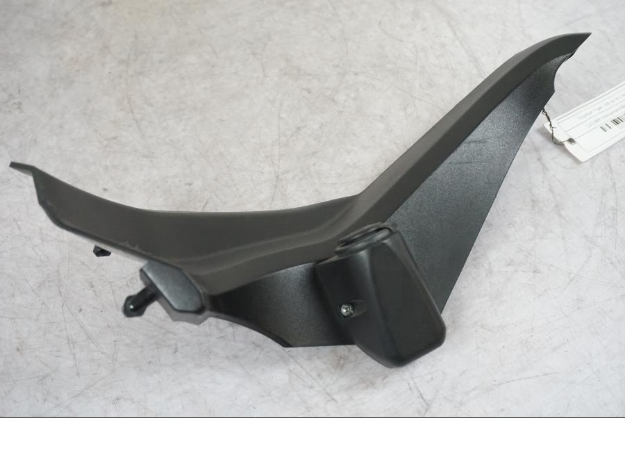 Vänster sida på Instrumentkåpa från en Triumph Tiger -2009 motorcykel.