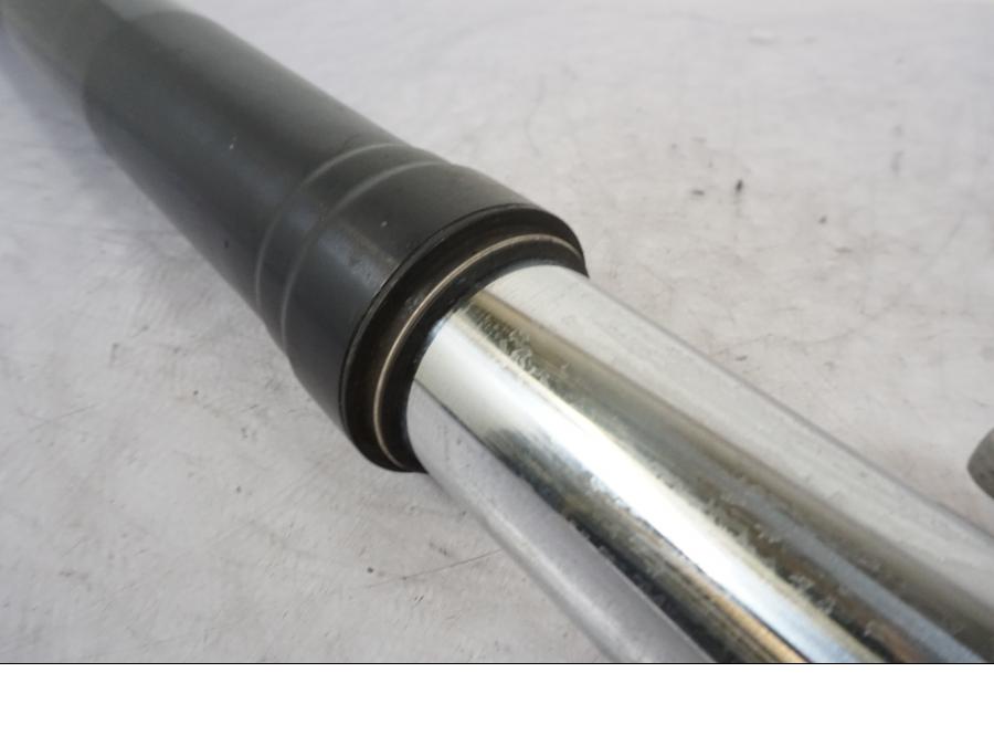 Vänster sida på Gaffelben från en KTM 990 Super Duke -2006 motorcykel.