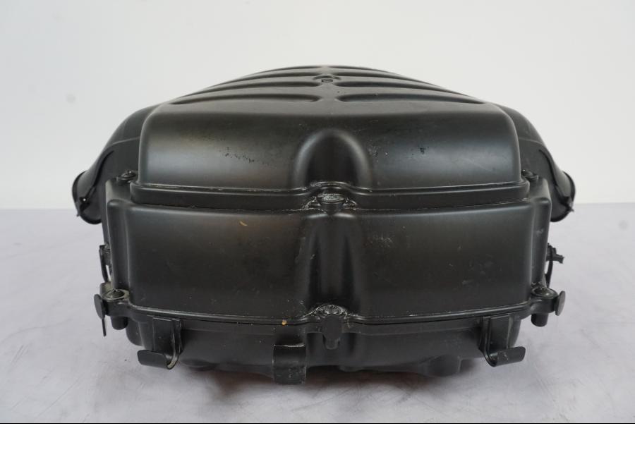 Höger sida på Luftburk från en Honda VFR 1200 -2010 motorcykel.