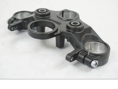 Snett uppifrån på Gaffelkrona från en Yamaha MT-07 -2019 motorcykel.