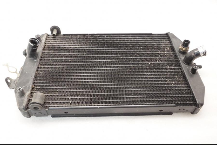 Framsidan på Vattenkyl från en Yamaha XVZ 13TD -1999 motorcykel.