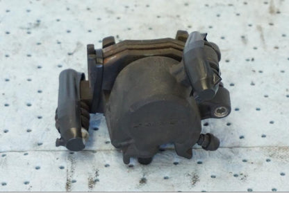 Vänster sida på Bromsok från en Suzuki GSX 1300 BK -2008 motorcykel.