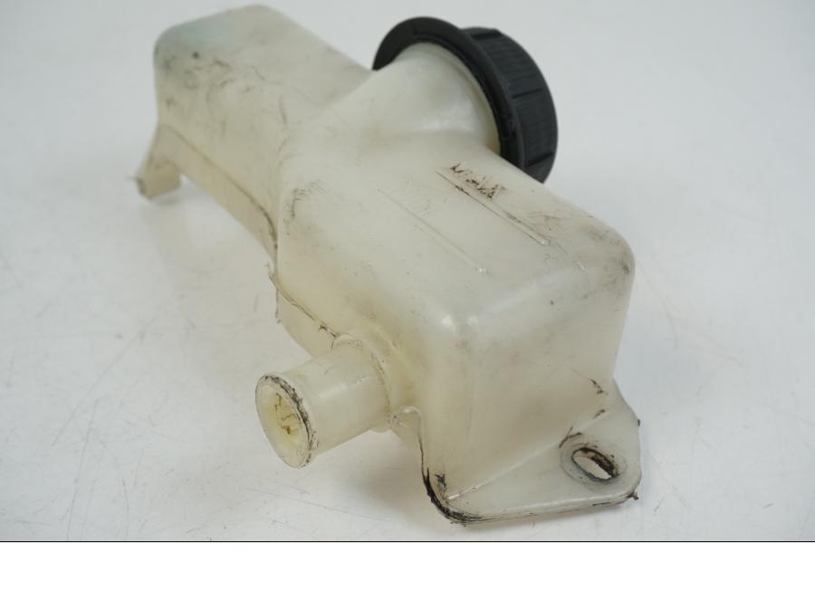 Höger sida på Vattenexpansionskärl från en Aprilia RS 125 -2008 motorcykel.