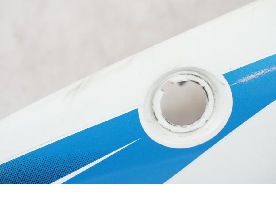 Vänster sida på Bakvinge från en Suzuki GSX-R 750 -2006 motorcykel.