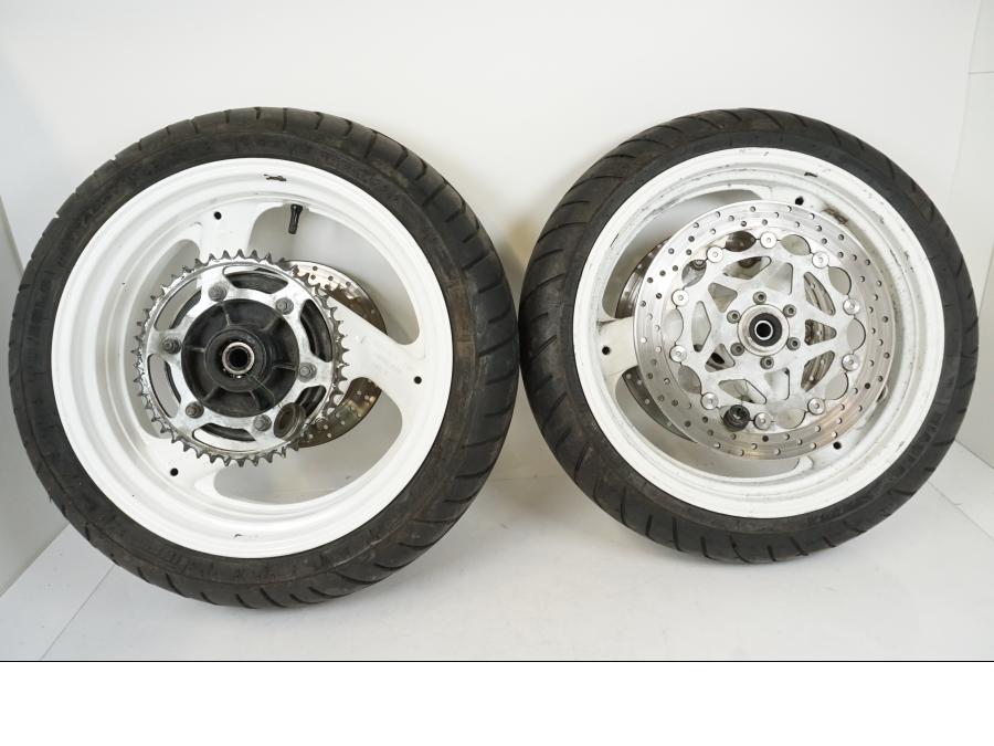 Framsidan på Hjulpaket från en Yamaha FZR 1000 -1990 motorcykel.