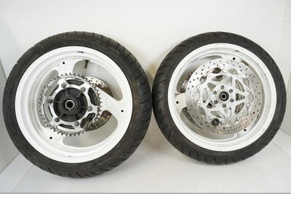 Framsidan på Hjulpaket från en Yamaha FZR 1000 -1990 motorcykel.