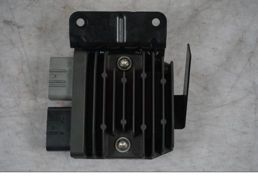 Framsidan på Laddningsregulator från en BMW S 1000 XR -2019 motorcykel.