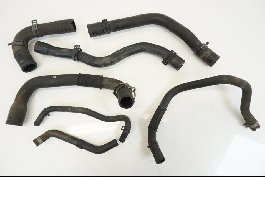 Framsidan på Vattenkyl Slang Set från en BMW R 1250 GS -2019 motorcykel.