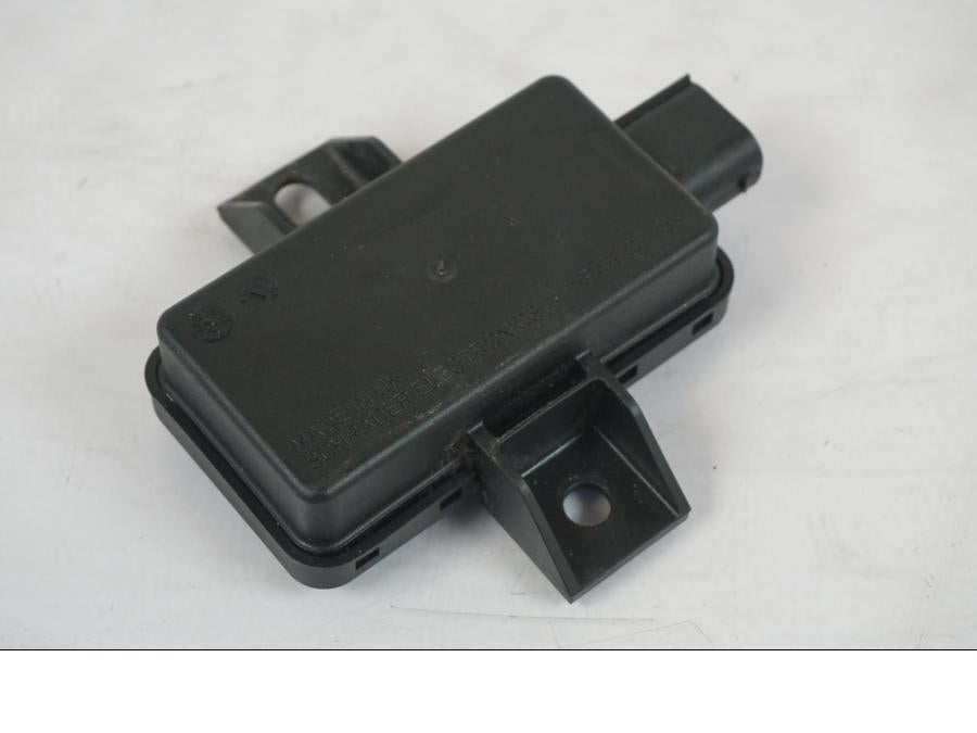 Framsidan på Lufttryckssensor från en KTM 1290 Super Duke R -2018 motorcykel.