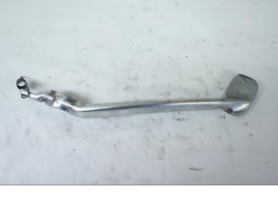 Höger sida på Bromspedal från en Triumph Bonneville -2001 motorcykel.