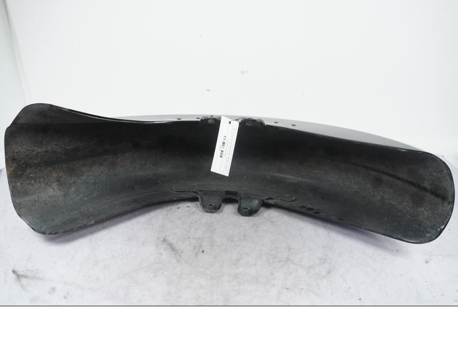 Snett nerifrån på Framskärm från en H-D Touring Street Glide FLHX -2009 motorcykel.