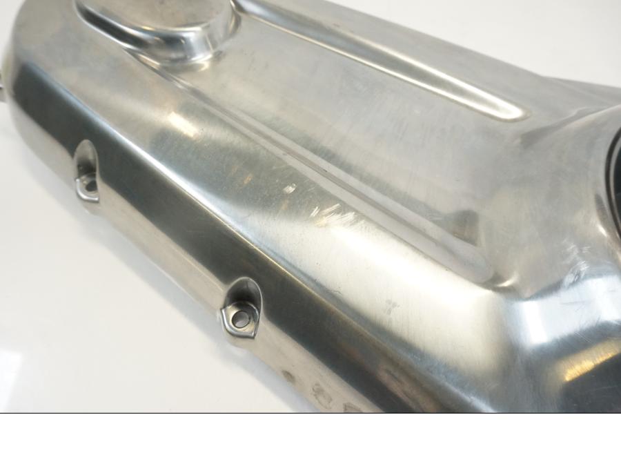 Snett uppifrån på Motorkåpa från en H-D Softail -2018 motorcykel.