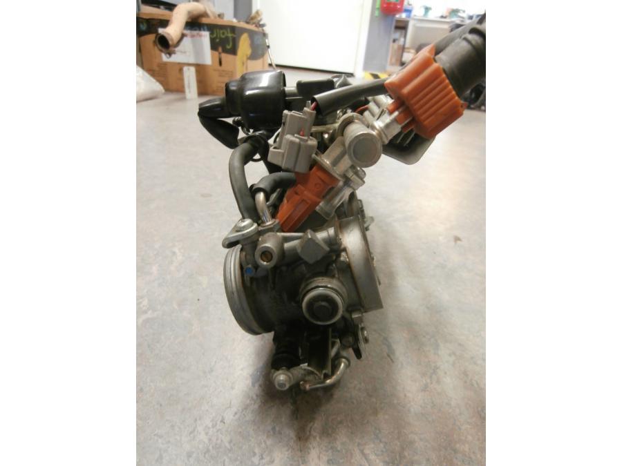 Vänster sida på Spjällhus från en Yamaha FJR 1300 -2007 motorcykel.