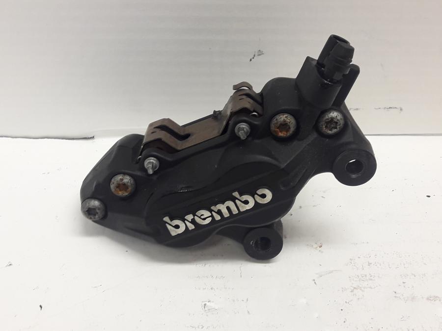 Framsidan på Bromsok från en BMW F 800 ST -2010 motorcykel.