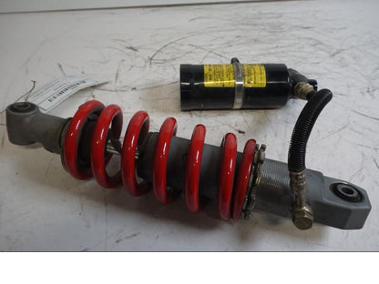 Framsidan på Stötdämpare från en Triumph Daytona 650 -2005 motorcykel.