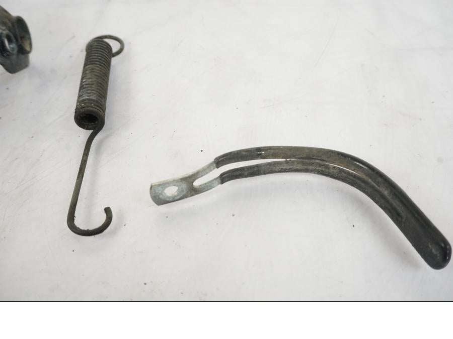 Höger sida på Skruv / Mutter etc från en Honda CBR 125 R -2006 motorcykel.