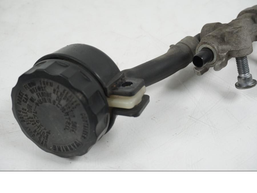 Extrabild1 på Bromshuvudcylinder från en Kawasaki Z 750 -2006 motorcykel.