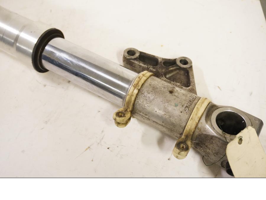 Vänster sida på Gaffelben från en Ducati 900 SS -1999 motorcykel.