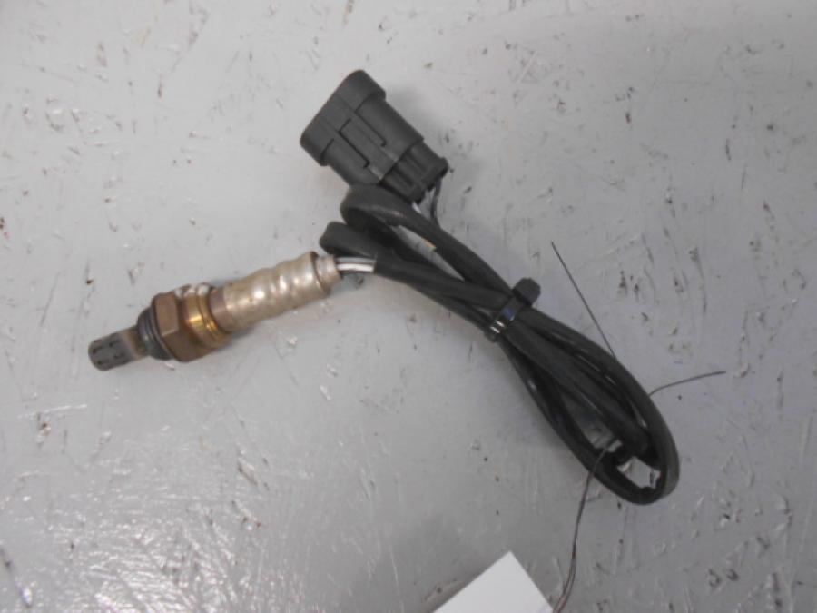 Framsidan på Lambdasond från en Ducati Streetfighter 1098 -2010 motorcykel.