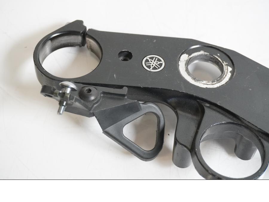 Baksidan på Gaffelkrona från en Yamaha YZF 1000 R1 -2004 motorcykel.