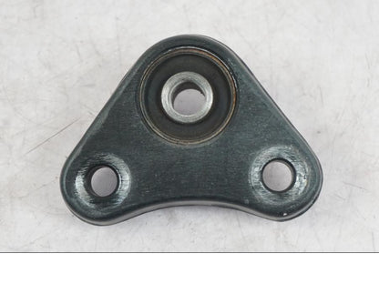 Vänster sida på Motorfäste från en Suzuki GSF 1250 -2010 motorcykel.