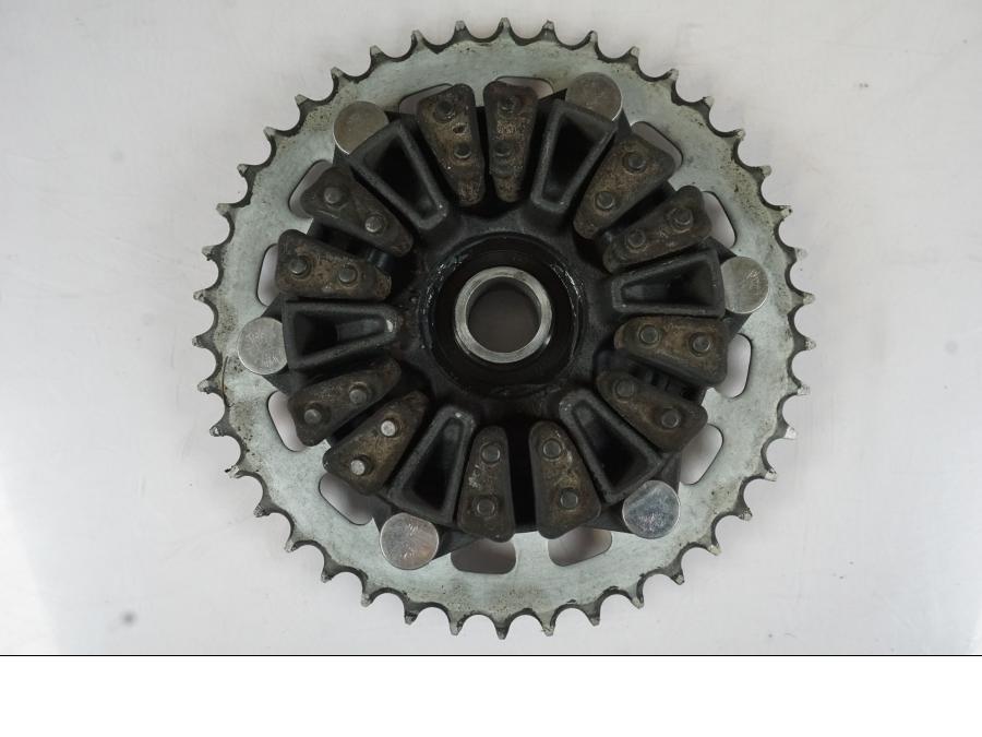 Snett nerifrån på Fälg från en Honda CBR 1000 RR -2007 motorcykel.