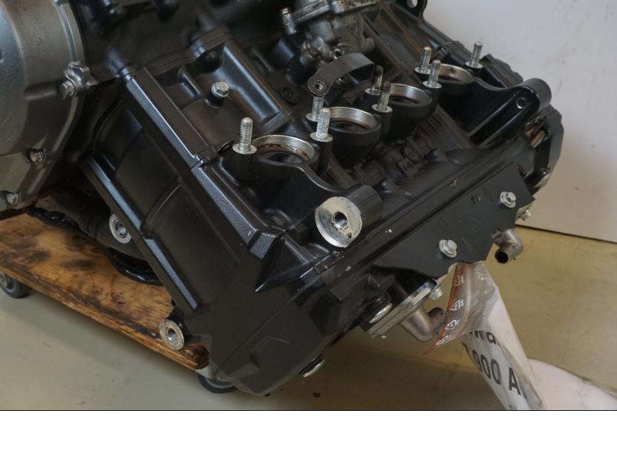 Höger sida på Motor från en Kawasaki Z 900 -2017 motorcykel.