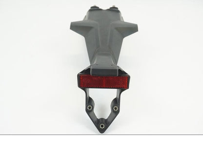 Vänster sida på Skylthållare från en Ducati Monster 821 -2020 motorcykel.