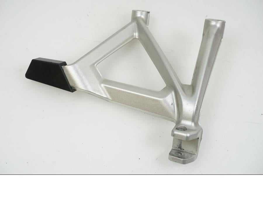 Framsidan på Fotpinnefäste från en BMW R 1250 GS -2017 motorcykel.