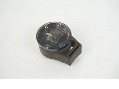 Snett uppifrån på Blinkersrelä från en AJP PR7 -2021 motorcykel.