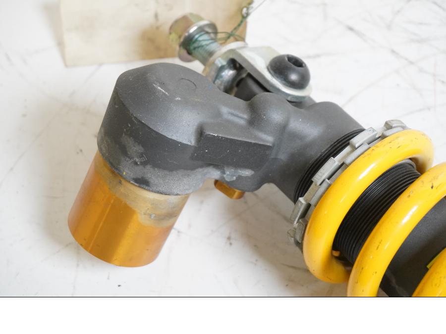 Snett uppifrån på Stötdämpare från en Triumph Daytona 675 -2006 motorcykel.