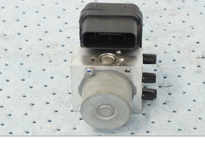 Baksidan på ABS Modulator från en Yamaha X-Max 250 -2016 scooter.