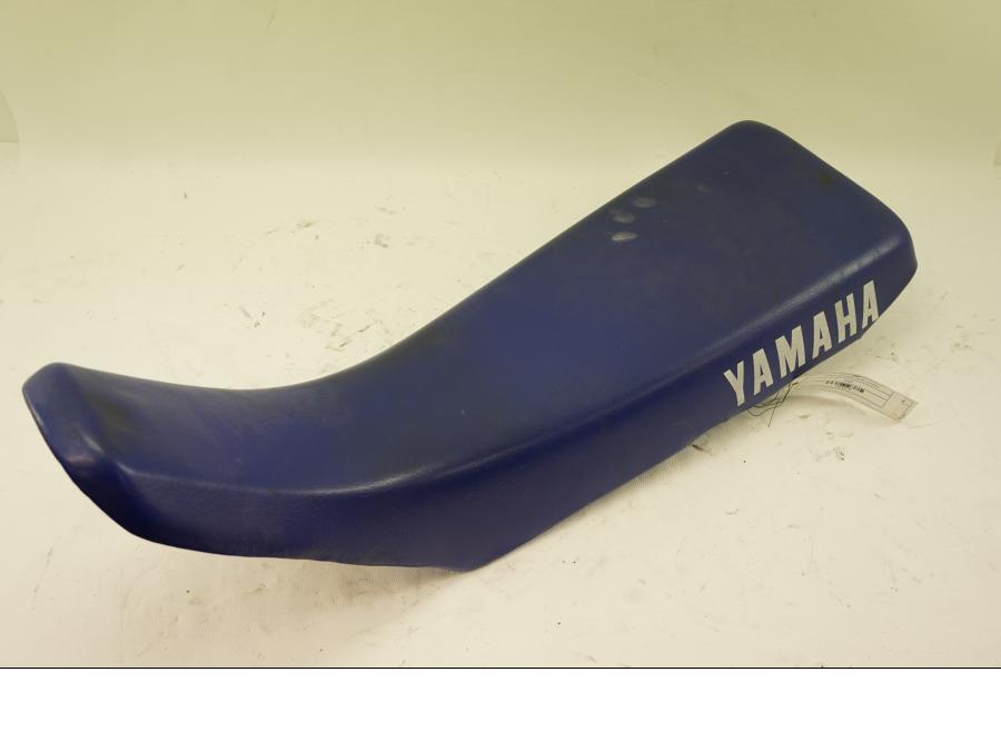 Baksidan på Sadel från en Yamaha DT 125 -2002 motorcykel.
